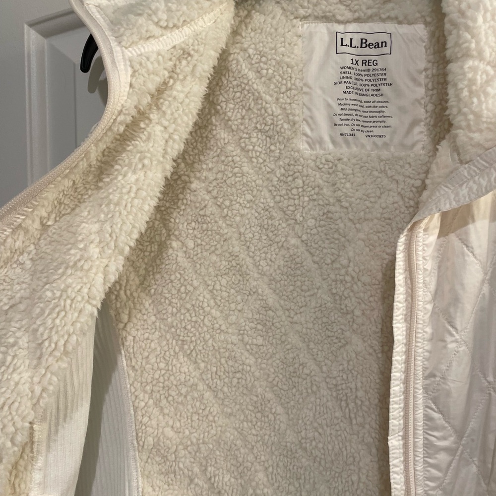 L.L. Bean Cream Quilted Sherpa Vest with ribbed sides. Women’s size 1X Reg. - Picture 13 of 16
